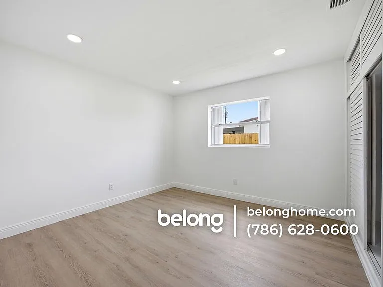 3050 NE 9th Ter — Photo 14