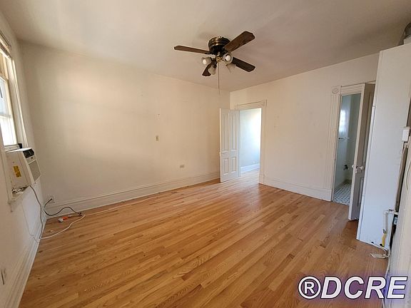 3rd image of 1838 N Fremont St #Ch2