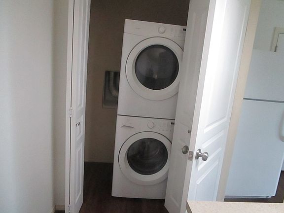 5th image of 102 E Morton St APT 204