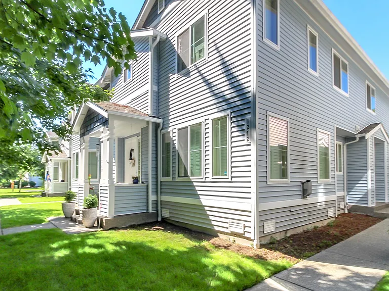 1272 Cooper St — Photo 2