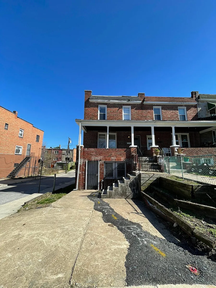 Building Photo - 101 S Kossuth St