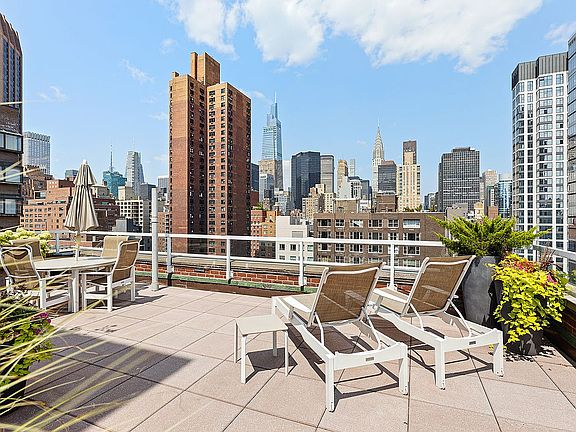 5th image of 165 E 32nd St APT 14A
