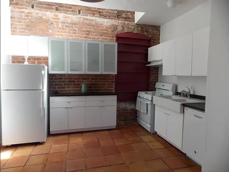 924 State St #7 — Photo 4