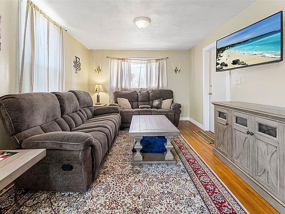 2nd image of 22 Sherwood Ave