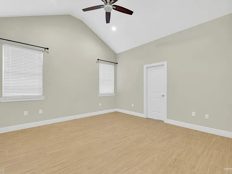 5800 Oriole Ave — Photo 11