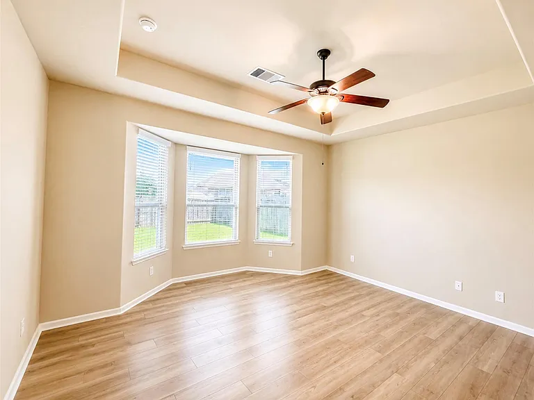 15618 Whisper Woods Dr — Photo 11