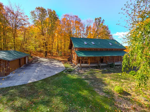 221 109th Ave, Plainwell, MI 49080