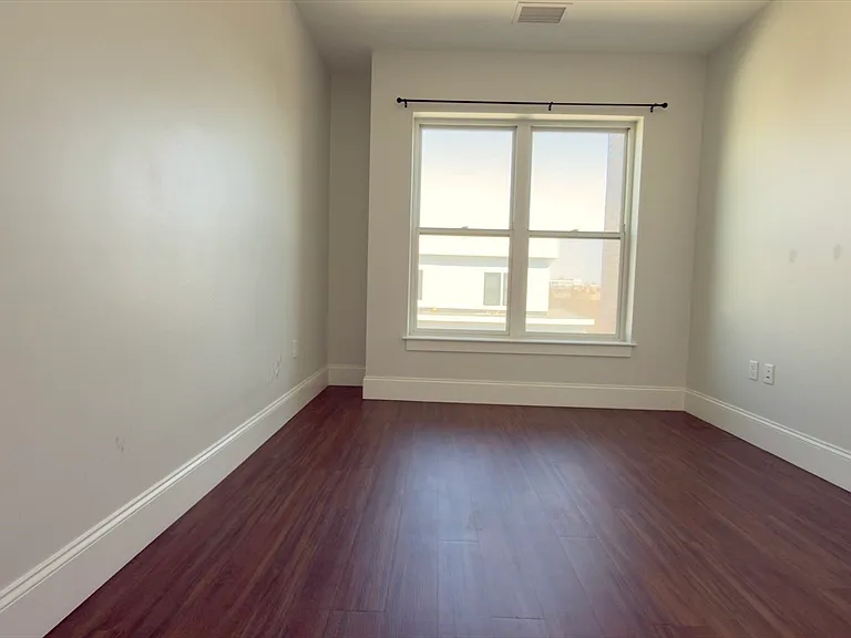 205 Maverick St #412 — Photo 10