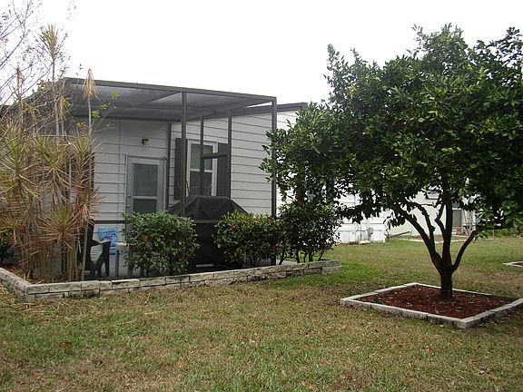 Back is screened in and well landscaped