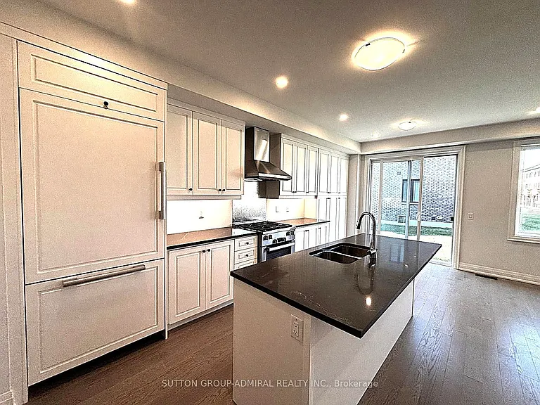 16 Donnacona Dr — Photo 7