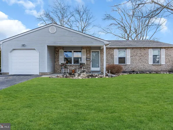 9 Woodmere Ct, Barnegat, NJ 08005