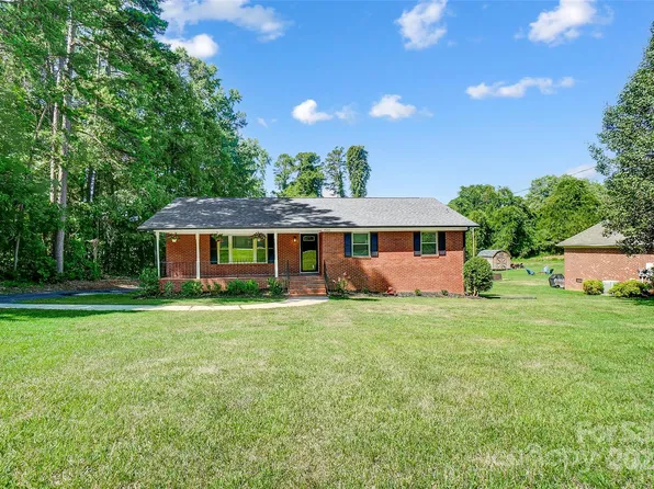 1723 Falconhurst Dr, Charlotte, NC 28216