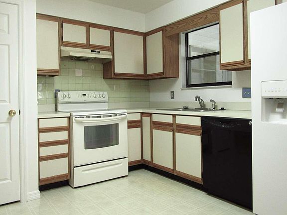 5th image of 244 SE Rosewood Cir