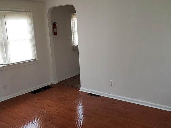 3rd image of 36 Jefferson Ave #A
