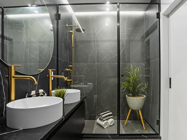 19 North Henry Street image 16 of 28