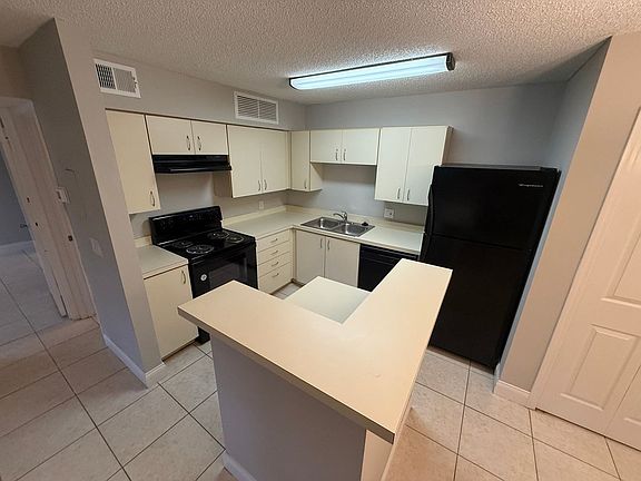 3rd image of 365 Forestway Cir Unit 202