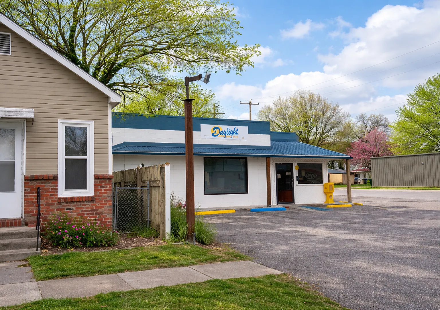 Renovated 1BR | Dogs & Cats Welcome | Water & Trash Included | Columbus KS — Photo 1