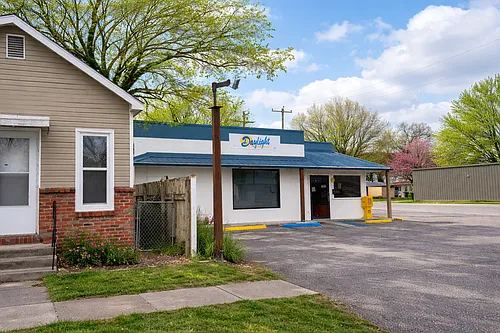 305 W Maple St Photo 1