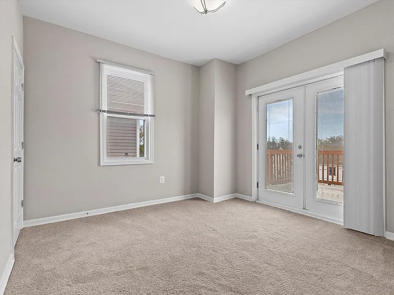 2510 Roslyn Ave — Photo 22