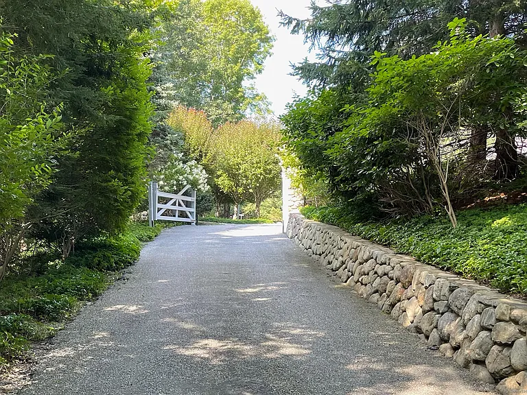 118 Lyons Plain Rd — Photo 15