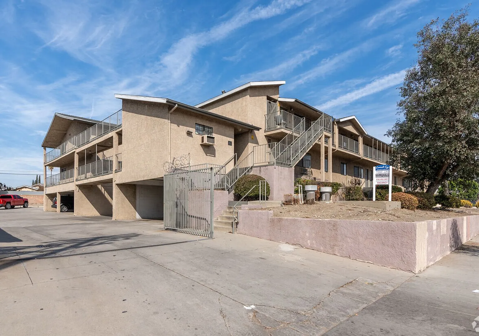 Laurel Canyon Apartments — Photo 3