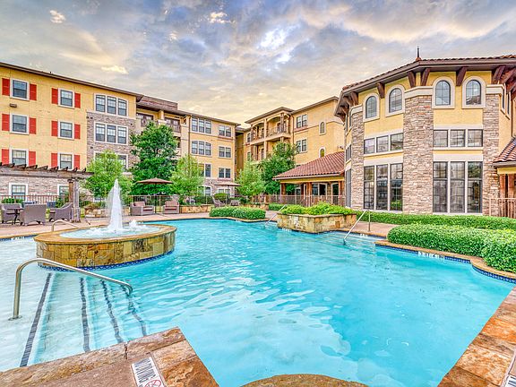 3rd image of 2522 Fort Worth Ave APT 426