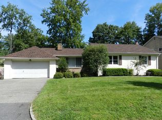 8 Maple Ln, Lake Hiawatha, NJ 07034