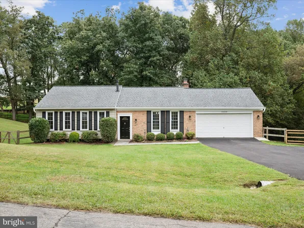 11110 Hoffman Dr, Germantown, MD 20876