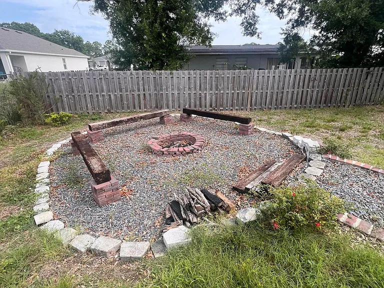 309 Cactus St SE — Photo 16