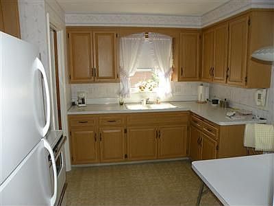 5th image of 21070 Seabury Ave