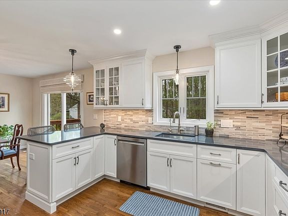 4th image of 77 Windsor Way