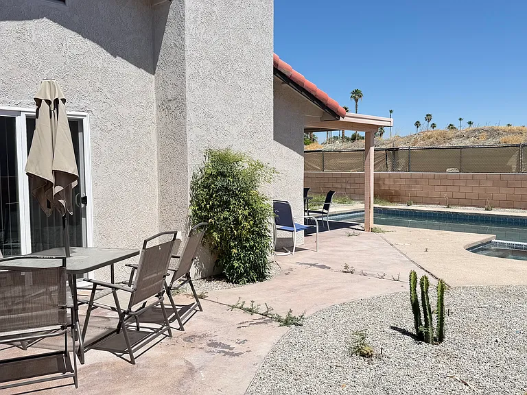 California Dr — Photo 19