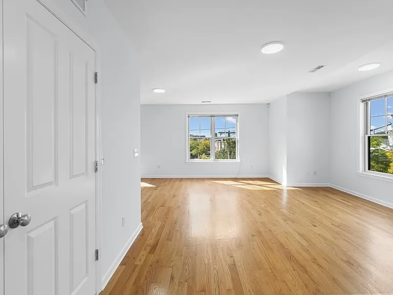 443-2 Whiton St #2 — Photo 14