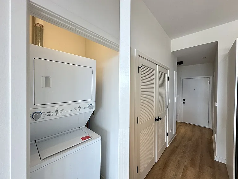 3207 N Narragansett Ave #604 — Photo 20