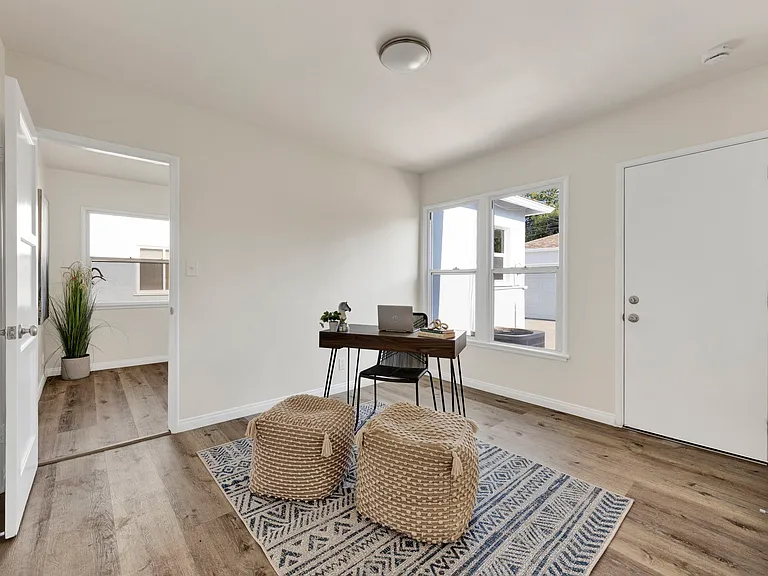17350 Hamlin St — Photo 26