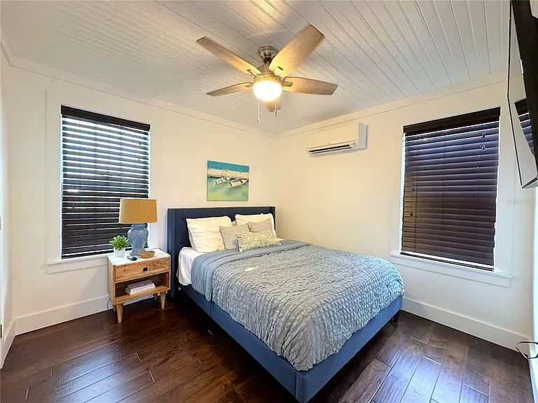 222 NE 1st Ave — Photo 16