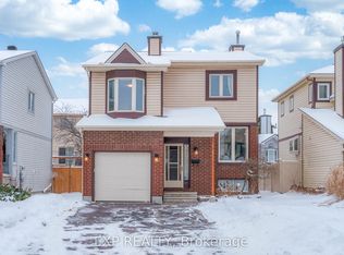 4 Huntersfield Dr, Ottawa, ON K1T3E4