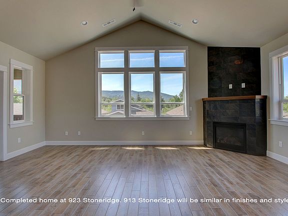 2nd image of 913 Stoneridge Ave