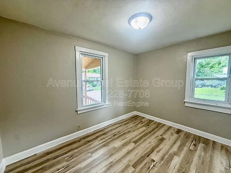 927 N Elm Ave — Photo 8