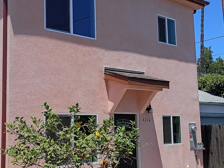 4212 Walnut Grove Ave — Photo 1