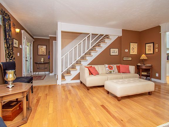 4th image of 3121 Capitol Hill Dr