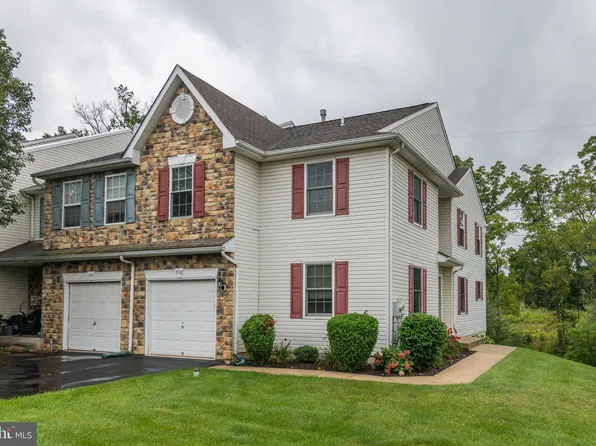 592 Harrington Ct, Harleysville, PA 19438