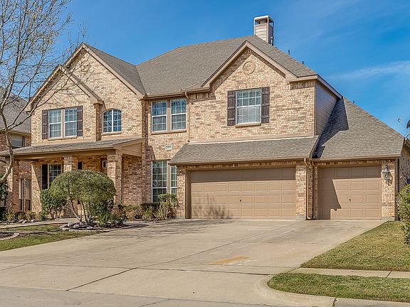 3rd image of 2476 Lakewood Dr