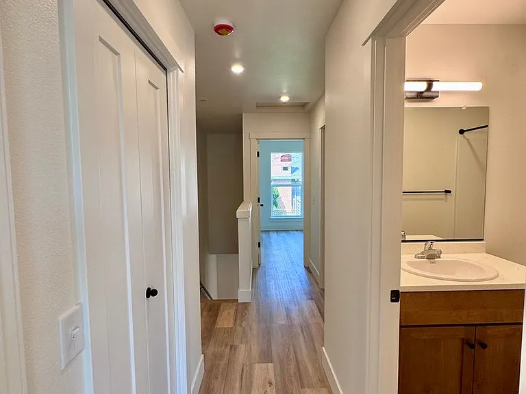 Brand New, Beautiful Townhomes! 2 & 3 Bedrm Units Available — Photo 22