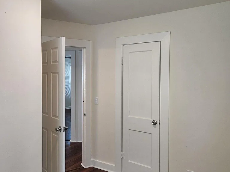 Bedroom w/closet
