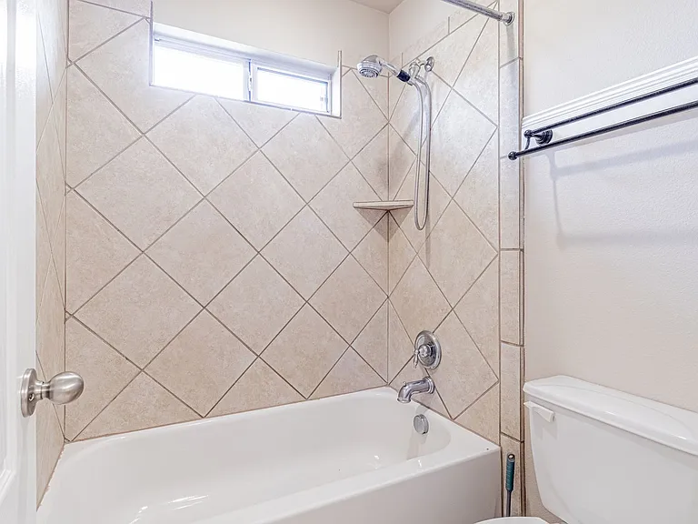 8707 Roswell Rdg — Photo 12