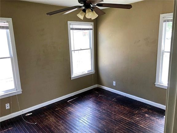 5th image of 3841 Delphine St