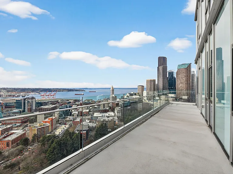 Yesler Towers — Photo 61