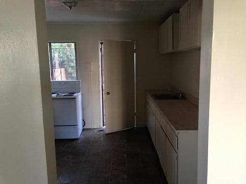 2nd image of 115 S Oak St