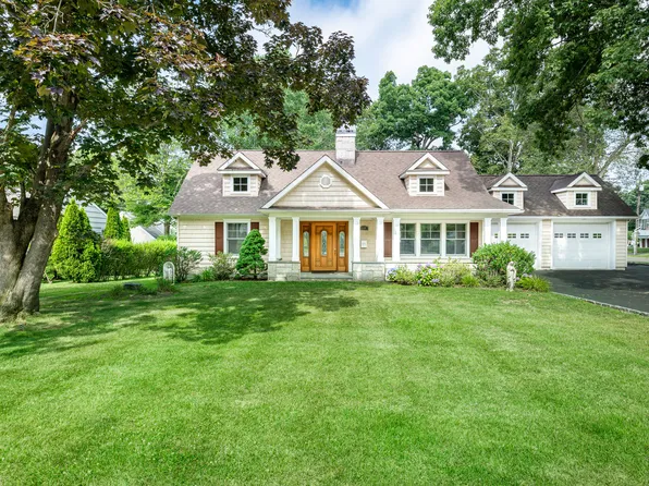 10 Hazelwood Lane, Stamford, CT 06905